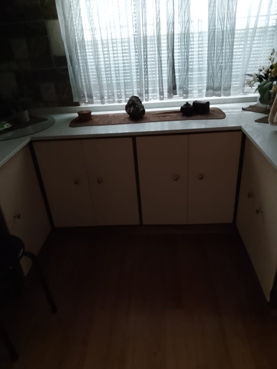 5 Bedroom Property for Sale in Lourenspark North West